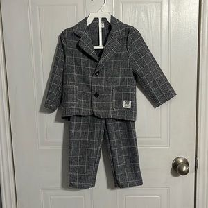 Toddler boys suit set, coat and pant set. 3years.
